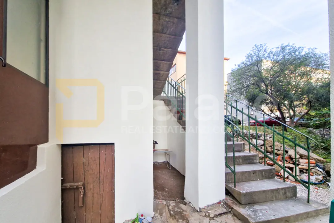 Agencija Palace: Prodaje se dvosoban stan na odličnoj lokaciji 