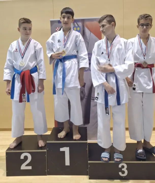 Karataši Osvita uzeli 13 medalja na turniru Dalmatinske lige i šest naslova ukupnih pobjednika natjecanja