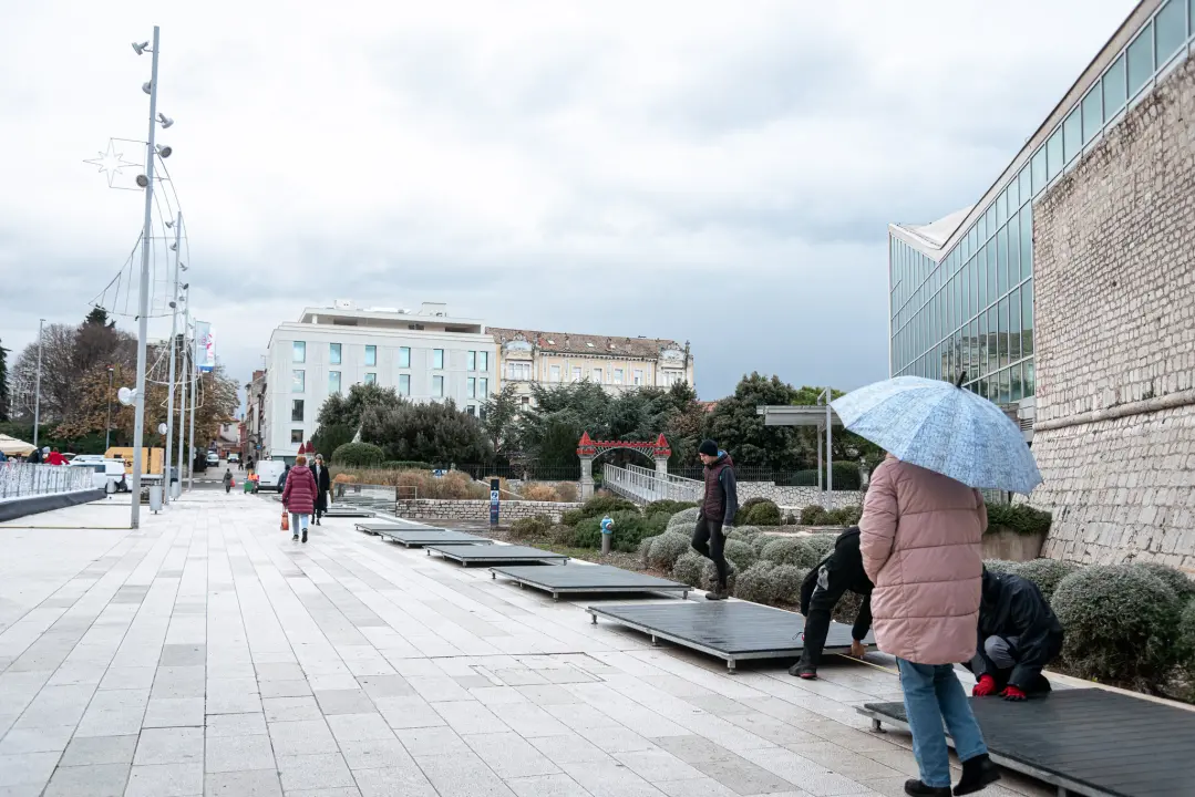 Stigle kućice: Poljana se priprema za Adventurin Sajmić