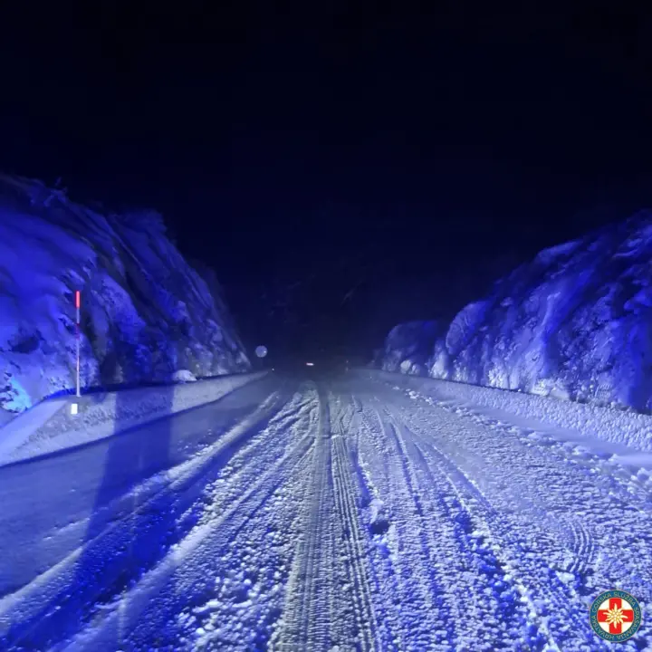 Šibenski HGSS-ovci kod Knina izvukli iz mećave tri automobila sa ukupno šestero ljudi