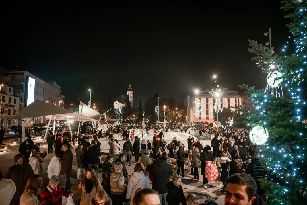 Prekrasan prizor: Lampioni dobrih želja pušteni s Poljane