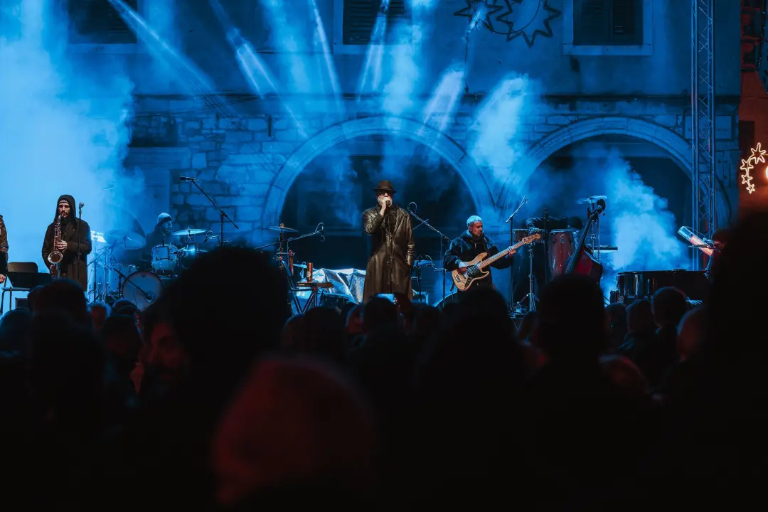 Šibenik 2025. dočekao u stilu: Plesalo se ispred dvije gradske pozornice!  