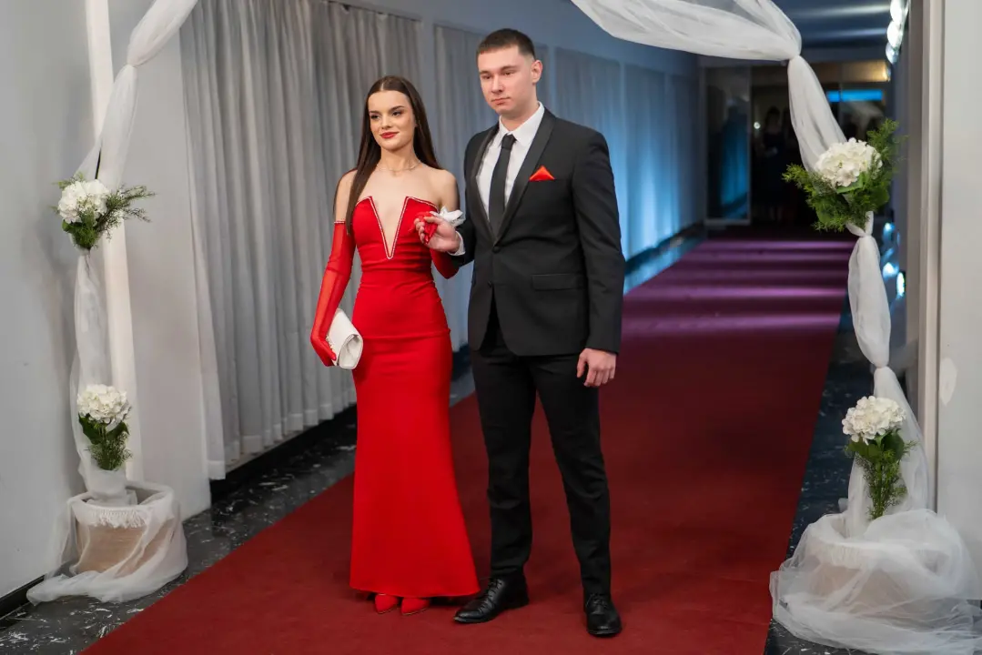 FOTOGALERIJA Zavirite na spektakularni Maturalni ples Ekonomske škole (1)