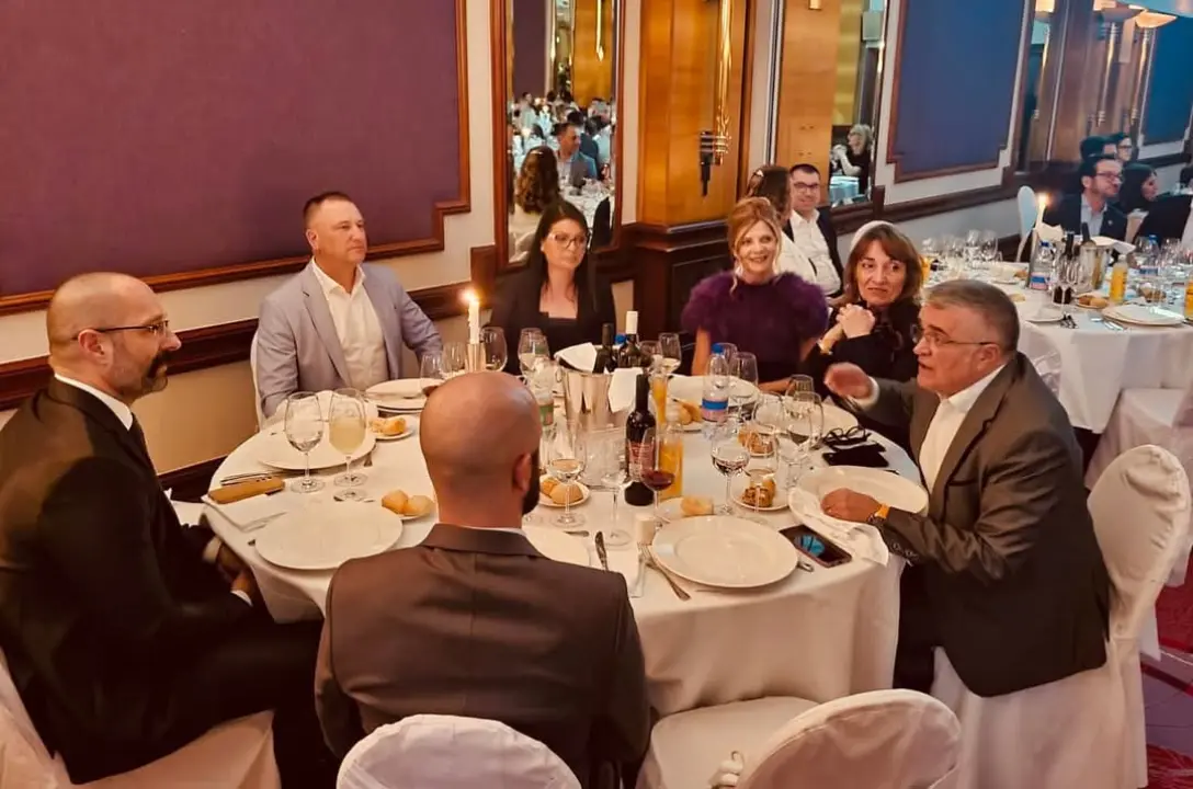 Večeras je u zagrebačkom hotelu Westin održana tradicionalna Šibenska večer, okupljanje Šibenčana i prijatelja Šibenika koje već godinama organizira Društvo Šibenčana i prijatelja Šibenika u Zagrebu.