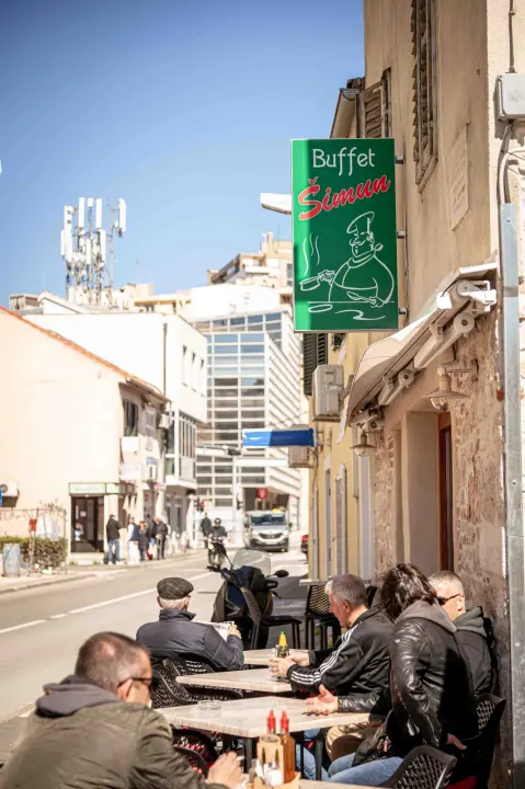 FOTO Uživajte u domaćoj spizi na novoj terasi Buffeta Šimun!