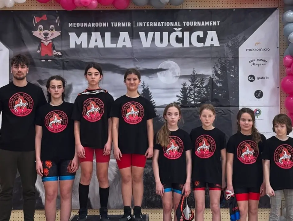 FOTO: Hrvačicama Šibenika tri medalje na 'Maloj Vučici'