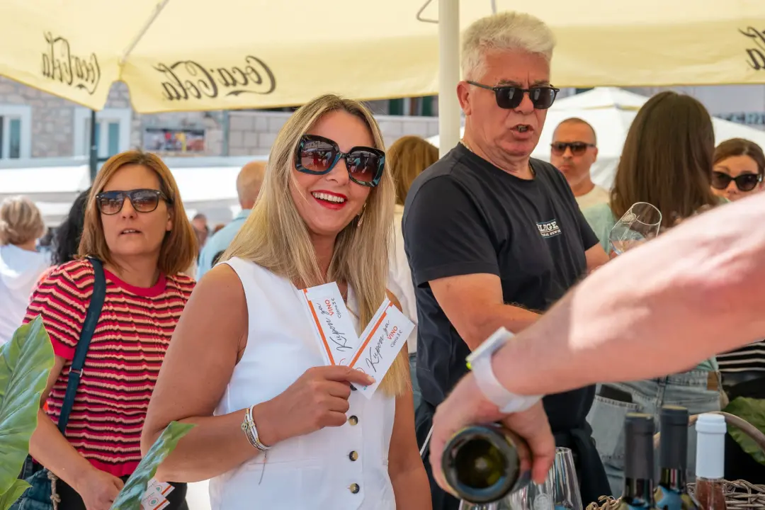 'Taste like...marenda' u Primoštenu: U dobroj hrani i zabavnom programu uživali i domaći i furešti