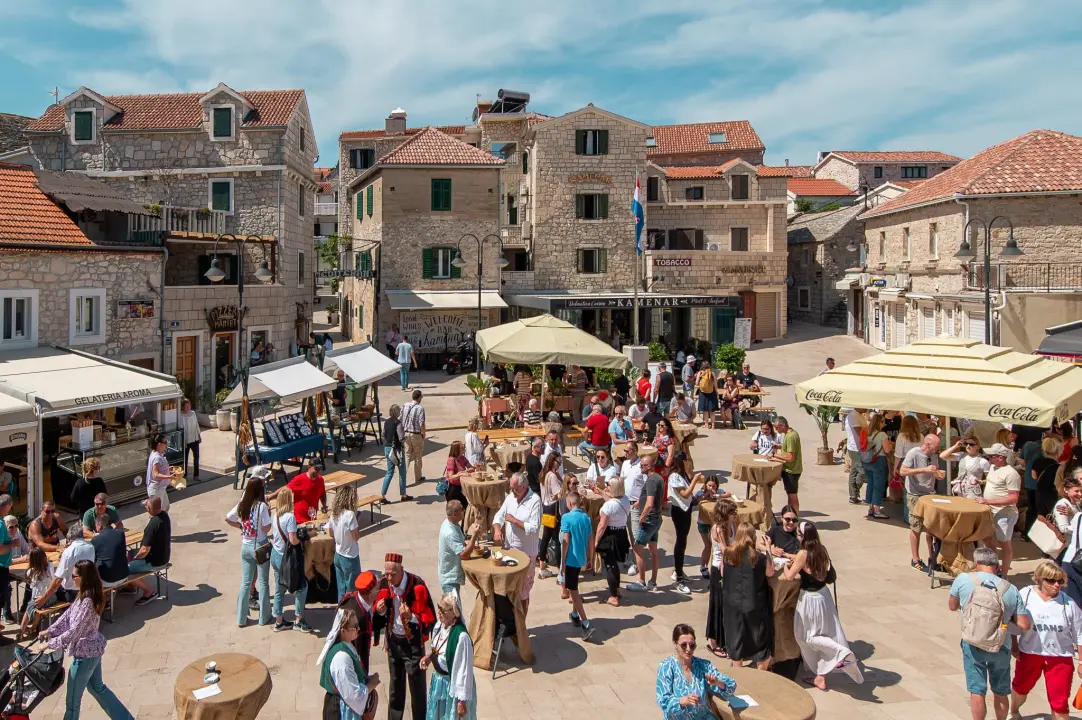 'Taste like...marenda' u Primoštenu: U dobroj hrani i zabavnom programu uživali i domaći i furešti