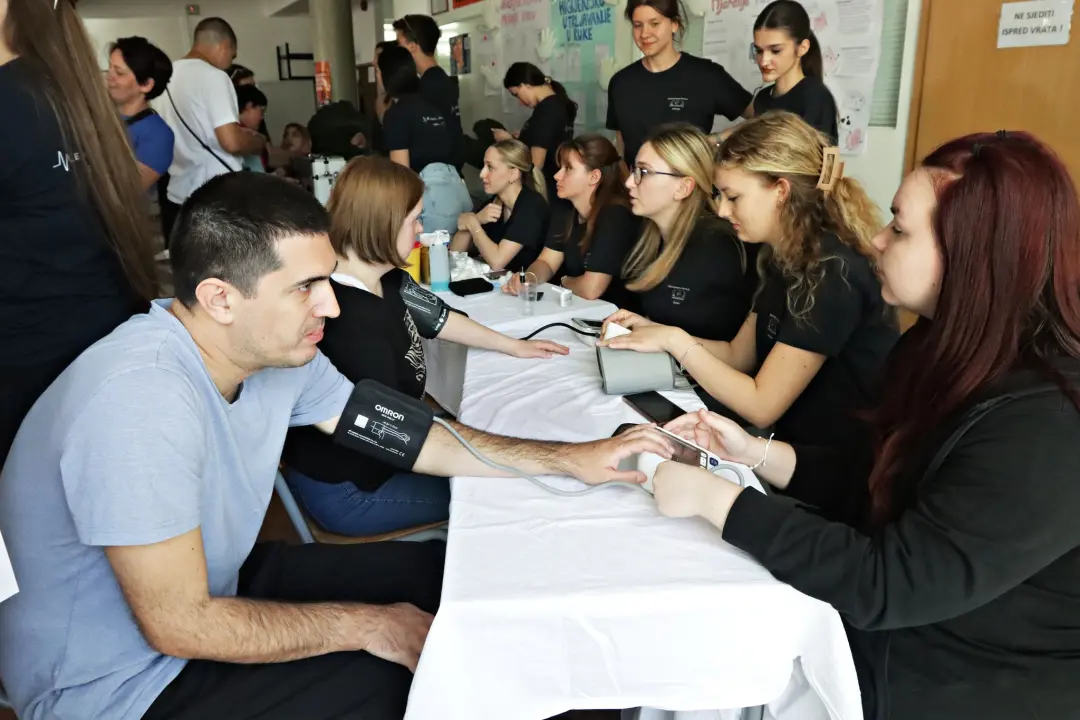 Kamenčići zavirili u svijet šibenske Medicinske škole