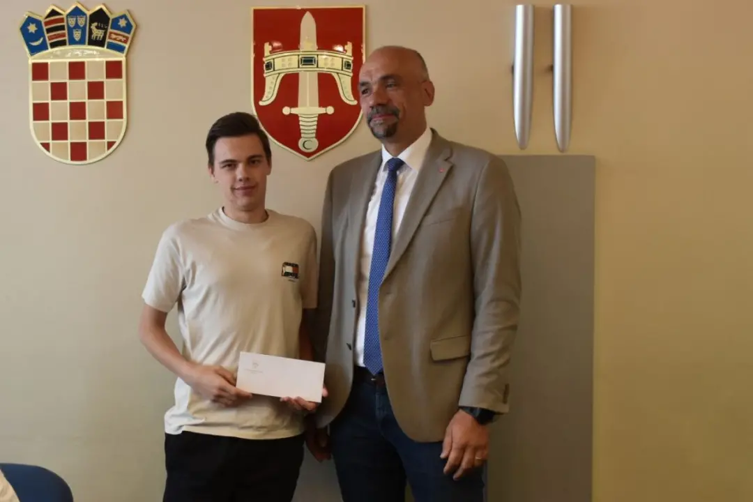 Najuspješniji učenici na prijemu kod župana: ‘Budite ponosni na sebe kao što smo mi ponosni na vas’