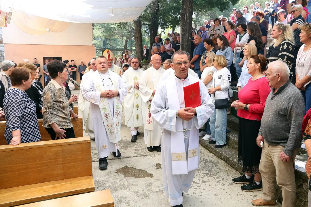 Gospa od Karavaja u Tisnom