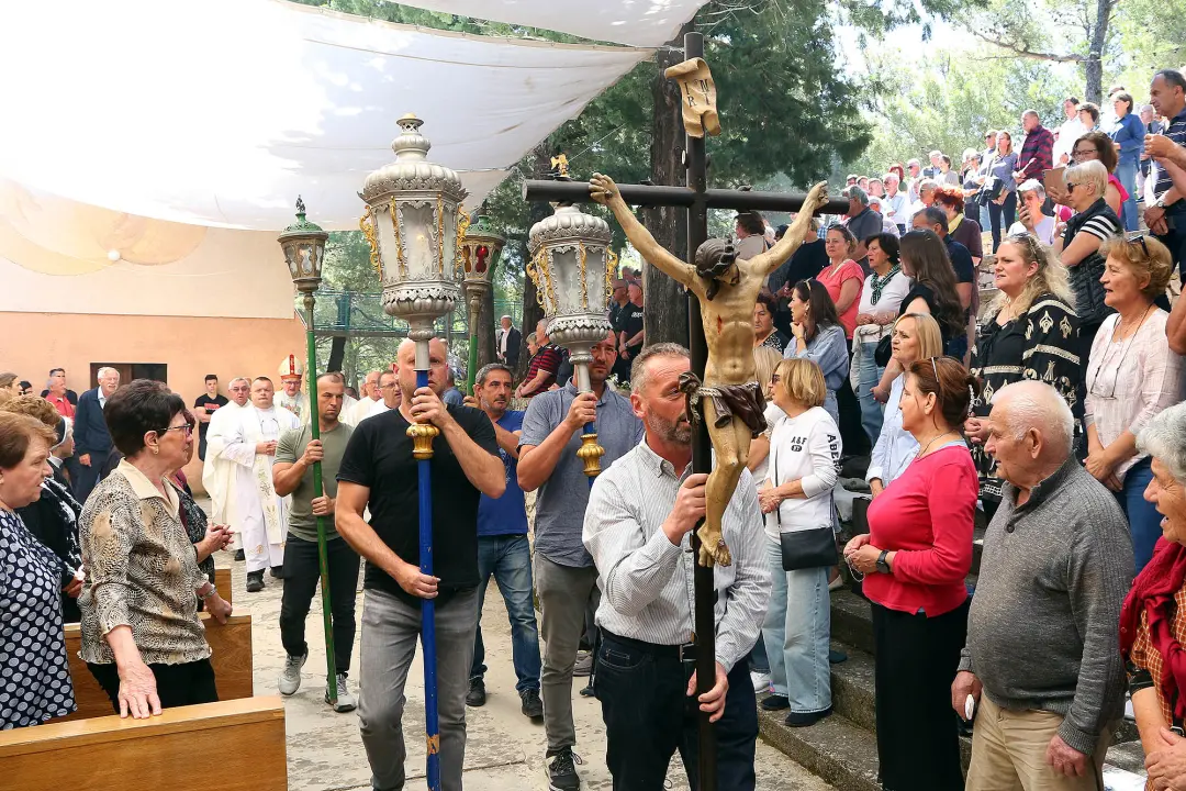 Gospa od Karavaja u Tisnom