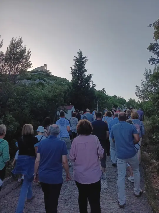 Od župne crkve do Okita: Održano Duhovsko bdijenje u Vodicama