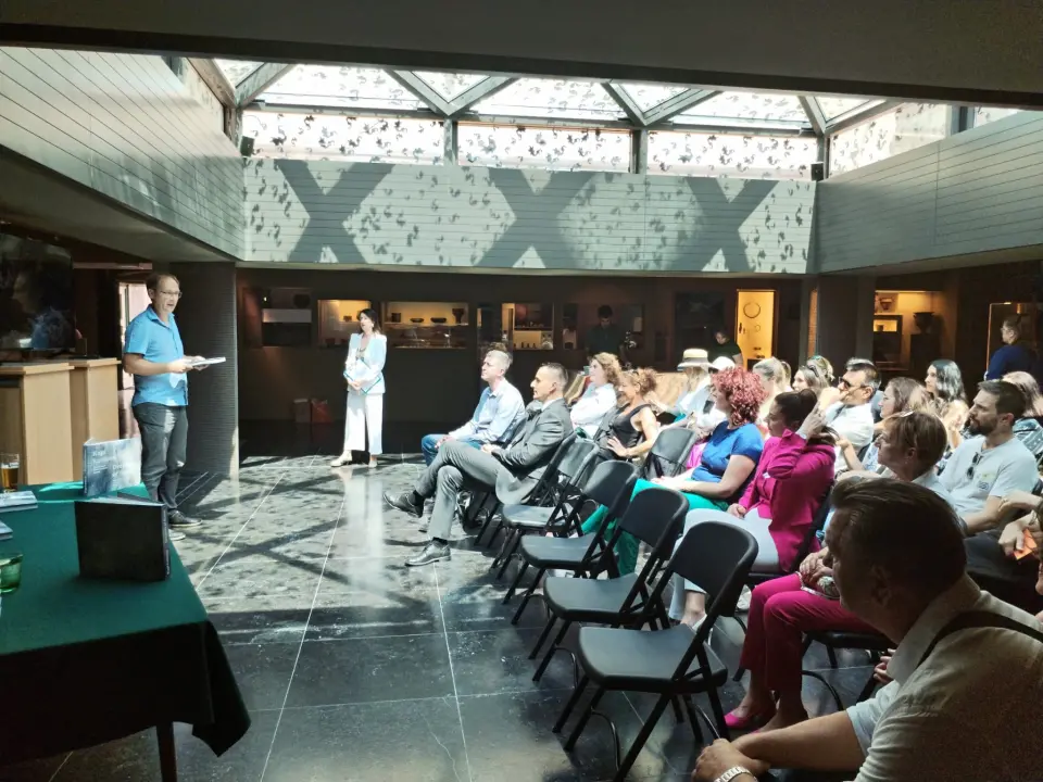 Predstavljena monografija 'Kapi kamena': 'Željeli smo predstaviti običaje naše županije i zastupiti svaku općinu i grad'