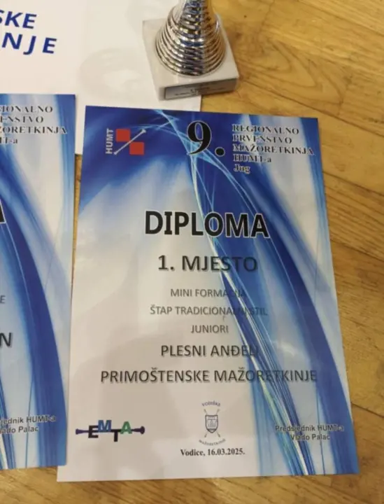 Primoštenske mažoretkinje