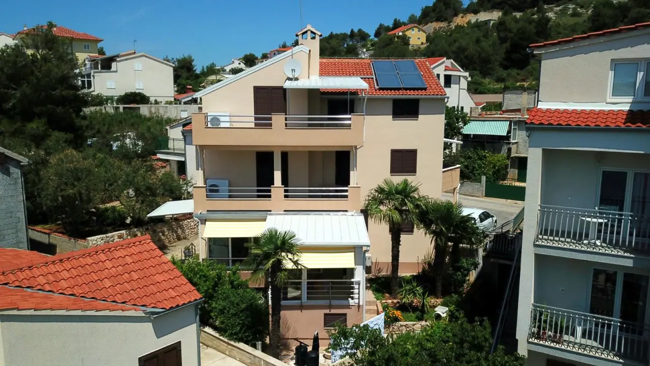FOTO Izvrsna prilika: Prodaje se apartmanska kuća na vrhunskoj lokaciji