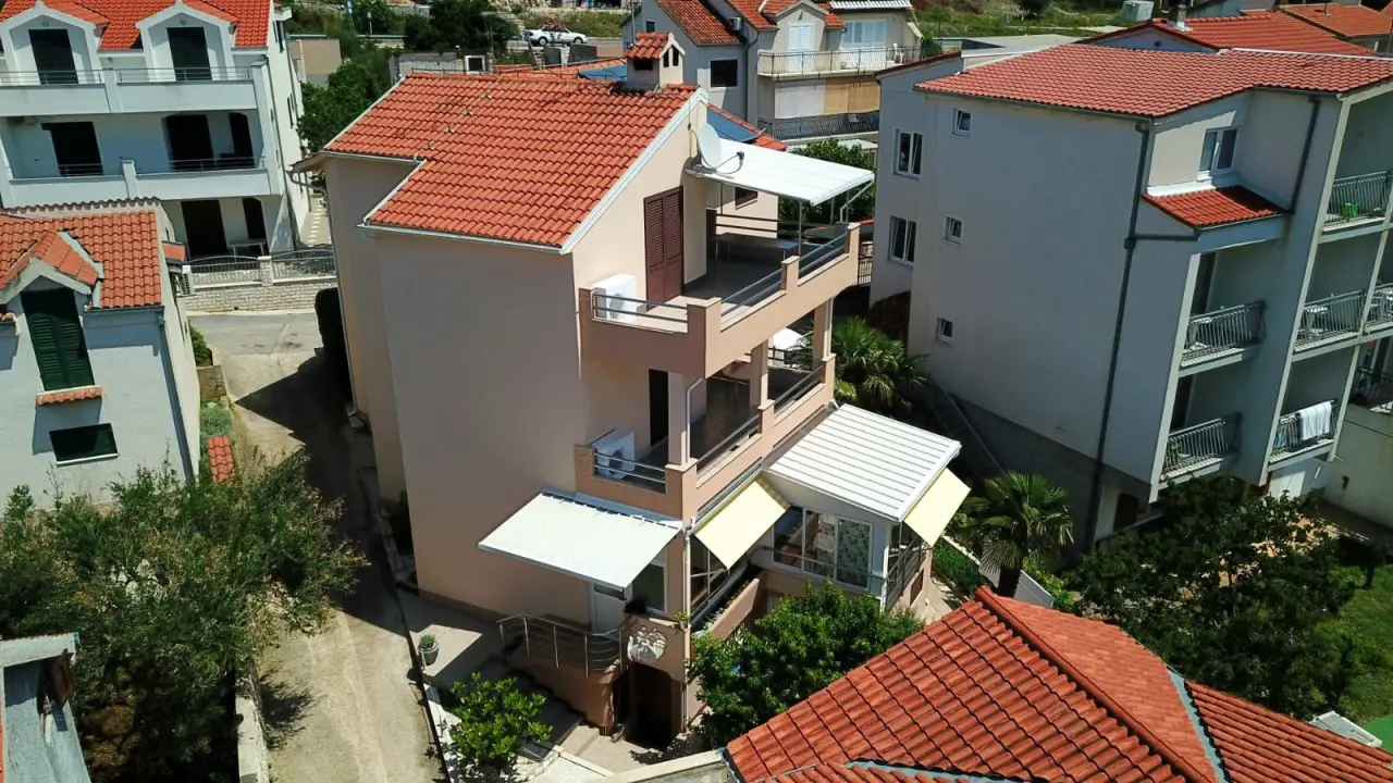 FOTO Izvrsna prilika: Prodaje se apartmanska kuća na vrhunskoj lokaciji