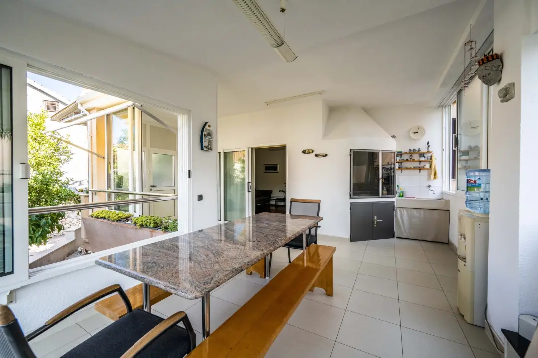 FOTO Izvrsna prilika: Prodaje se apartmanska kuća na vrhunskoj lokaciji