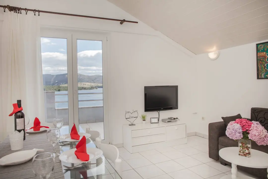 FOTO Izvrsna prilika: Prodaje se apartmanska kuća na vrhunskoj lokaciji