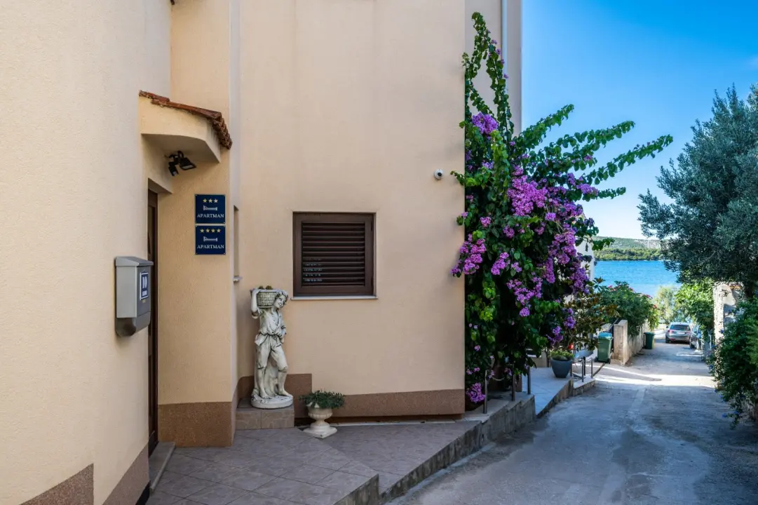FOTO Izvrsna prilika: Prodaje se apartmanska kuća na vrhunskoj lokaciji