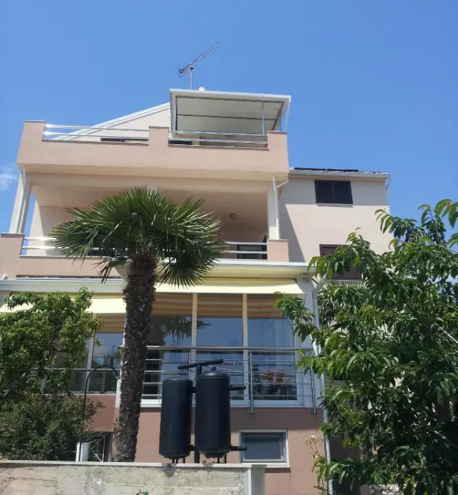 FOTO Izvrsna prilika: Prodaje se apartmanska kuća na vrhunskoj lokaciji