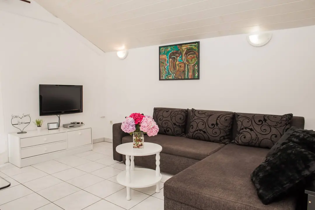 FOTO Izvrsna prilika: Prodaje se apartmanska kuća na vrhunskoj lokaciji