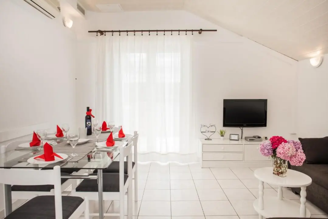 FOTO Izvrsna prilika: Prodaje se apartmanska kuća na vrhunskoj lokaciji