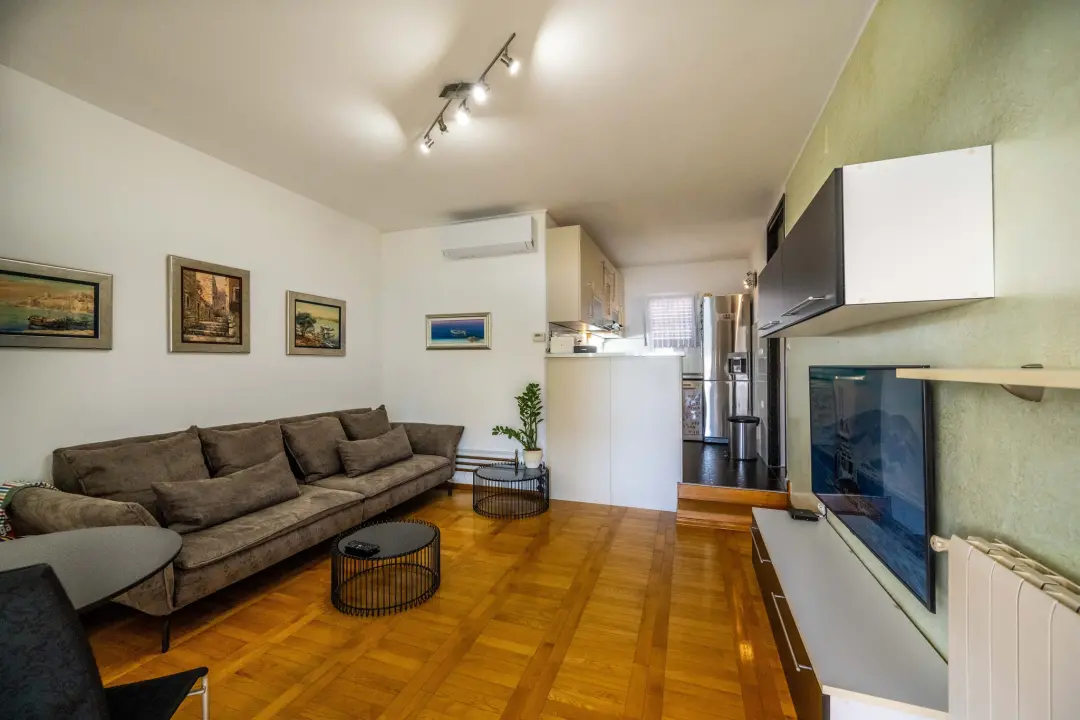 FOTO Izvrsna prilika: Prodaje se apartmanska kuća na vrhunskoj lokaciji