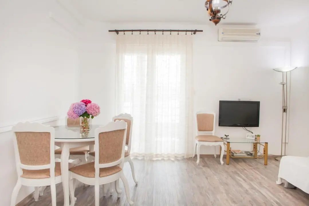 FOTO Izvrsna prilika: Prodaje se apartmanska kuća na vrhunskoj lokaciji