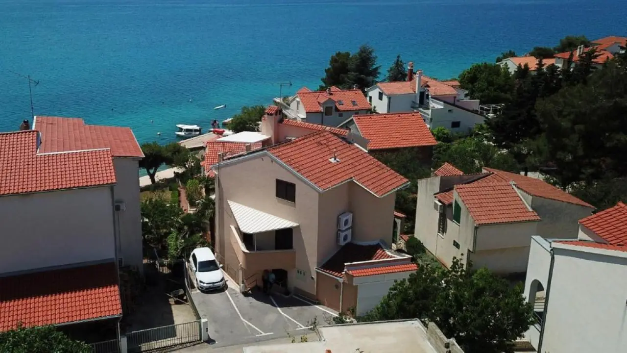 FOTO Izvrsna prilika: Prodaje se apartmanska kuća na vrhunskoj lokaciji