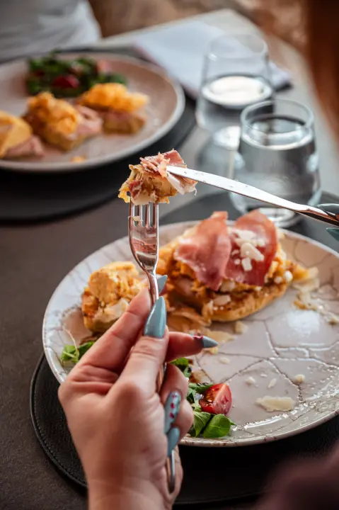 Savršeno jutro u srcu Šibenika: Brunch na terasi s najljepšim pogledom na Kanal sv. Ante