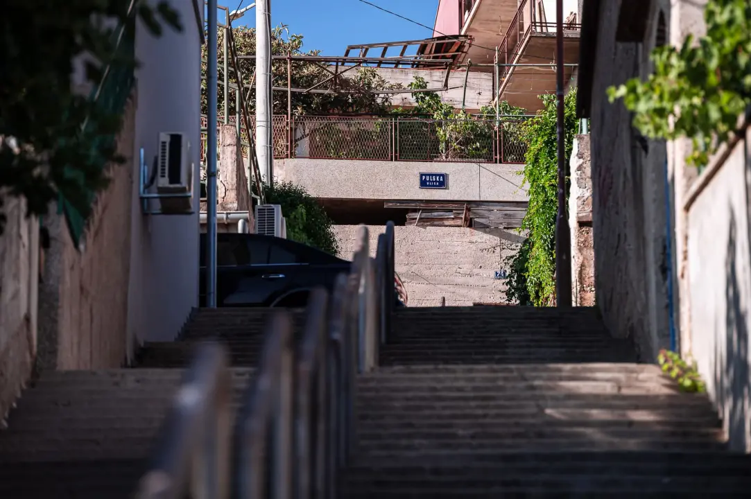 Na brdu iznad Šibenika: Mažurice s pogledom na grad, mirom i zajedništvom