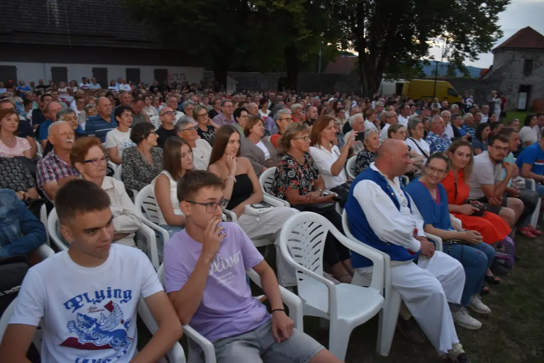 Članovi Kulturno-umjetničke udruge 'Zvona Zagore' u Ogulinu prikazali baštinu Mirlovića