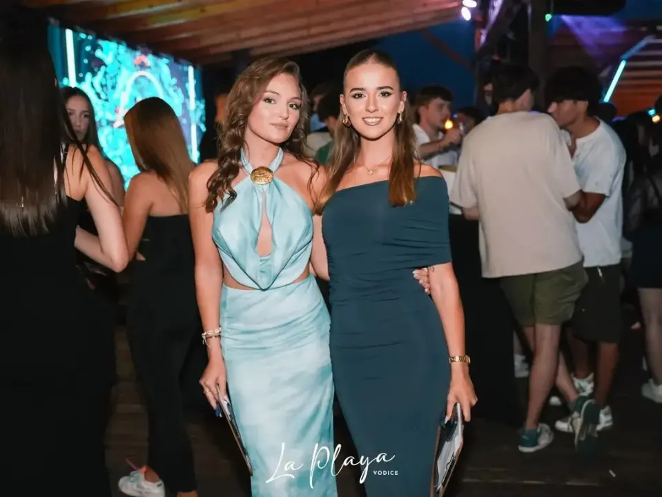 Pogledajte užarenu atmosferu iz vodičke La Playe: Krcat klub na ekskluzivnom koncertu Devita