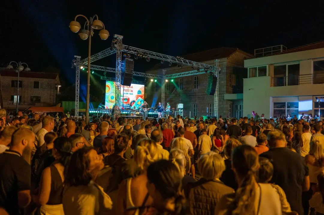 Spektakularna vodička fešta oduševila tisuće posjetitelja