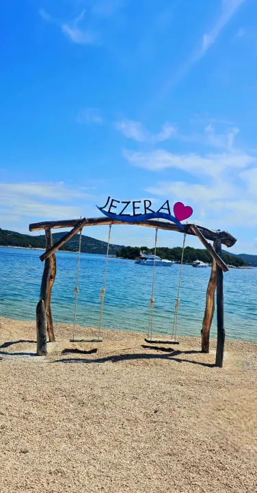 FOTO Jezera spremna za spektakl: Ne propustite Ribarsku fešta uz Crvenu jabuku i dalmatinske okuse!