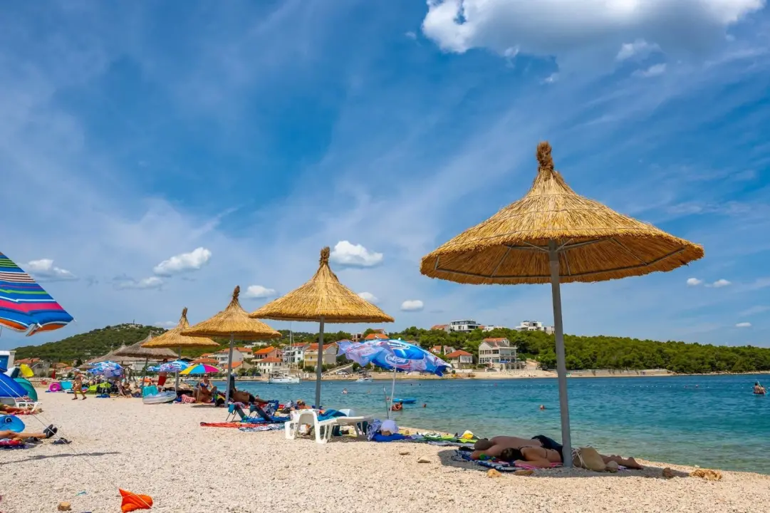 FOTO Jezera spremna za spektakl: Ne propustite Ribarsku fešta uz Crvenu jabuku i dalmatinske okuse!
