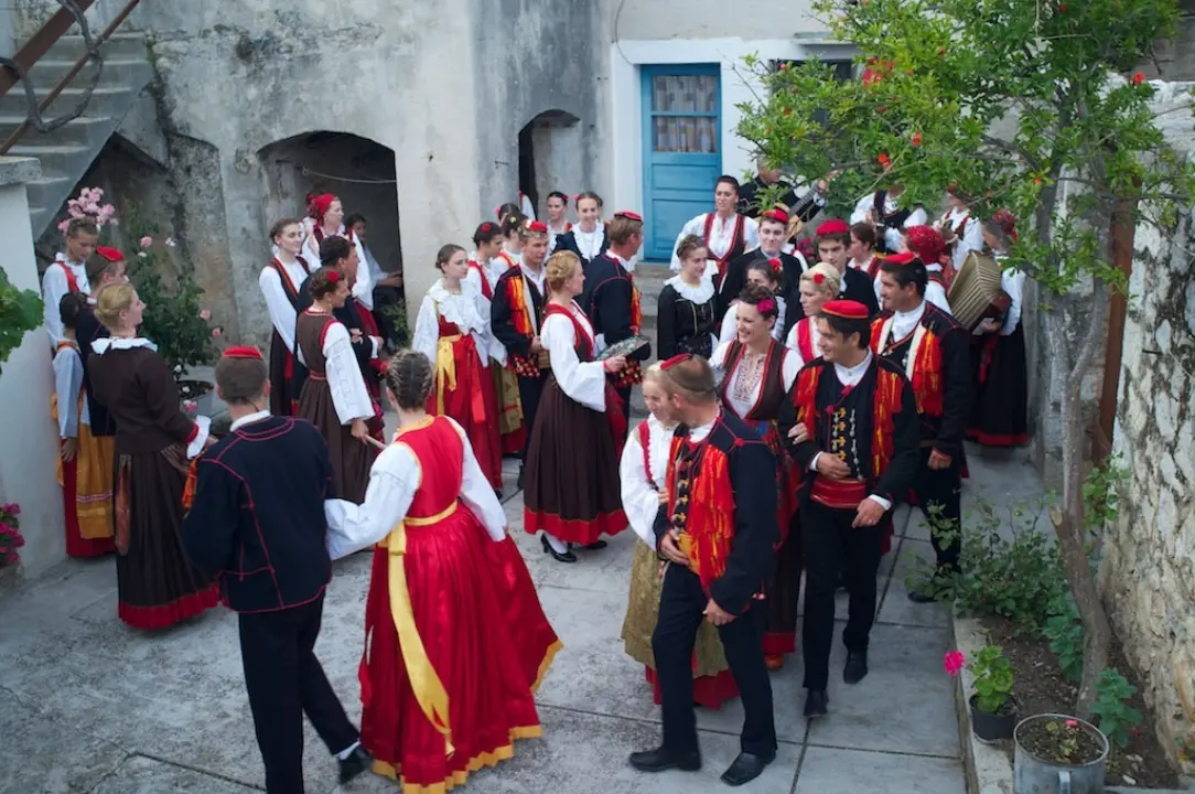 FOTO Jezera spremna za spektakl: Ne propustite Ribarsku fešta uz Crvenu jabuku i dalmatinske okuse!