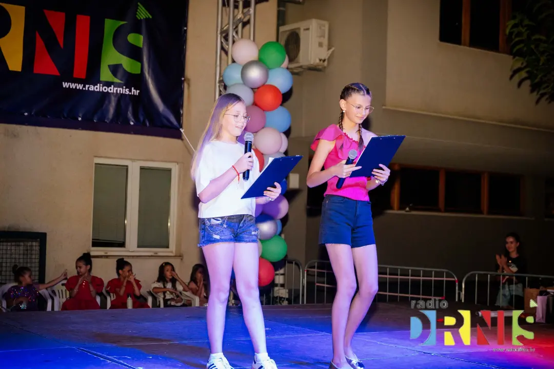 U Drnišu održan 5. Minifest, dječje pjevačko natjecanje