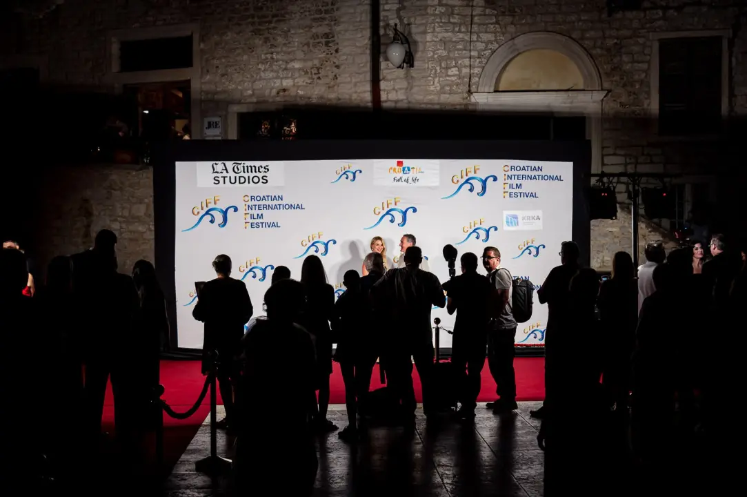 Zvijezde i crveni tepih u Šibeniku: Počeo Croatian International Film Festival