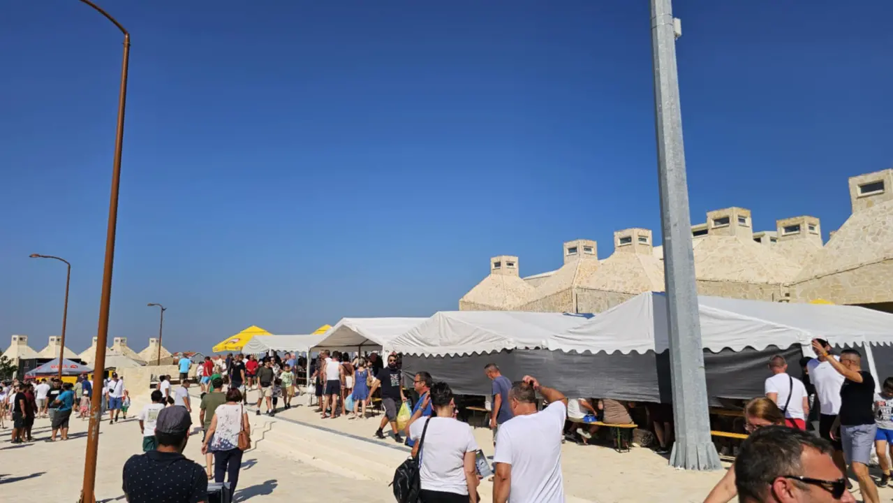 Ni vrućine nisu spriječile masu ljudi da obilježe 'sveti deseti'