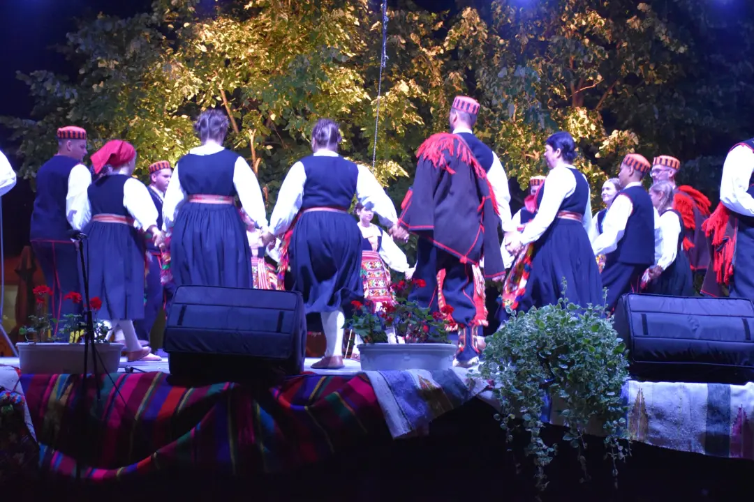Članovi KUD-a 'Zvona Zagore' iz Mirlovića u Posušju predstavili raskoš svojih plesova, nošnji, napjeva i običaja