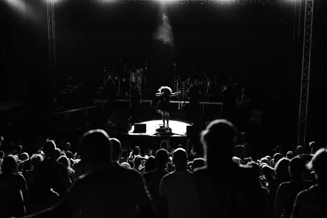 Kyoto Jazz Massive u proširenom sastavu oduševio publiku na tvrđavi sv. Mihovila  
